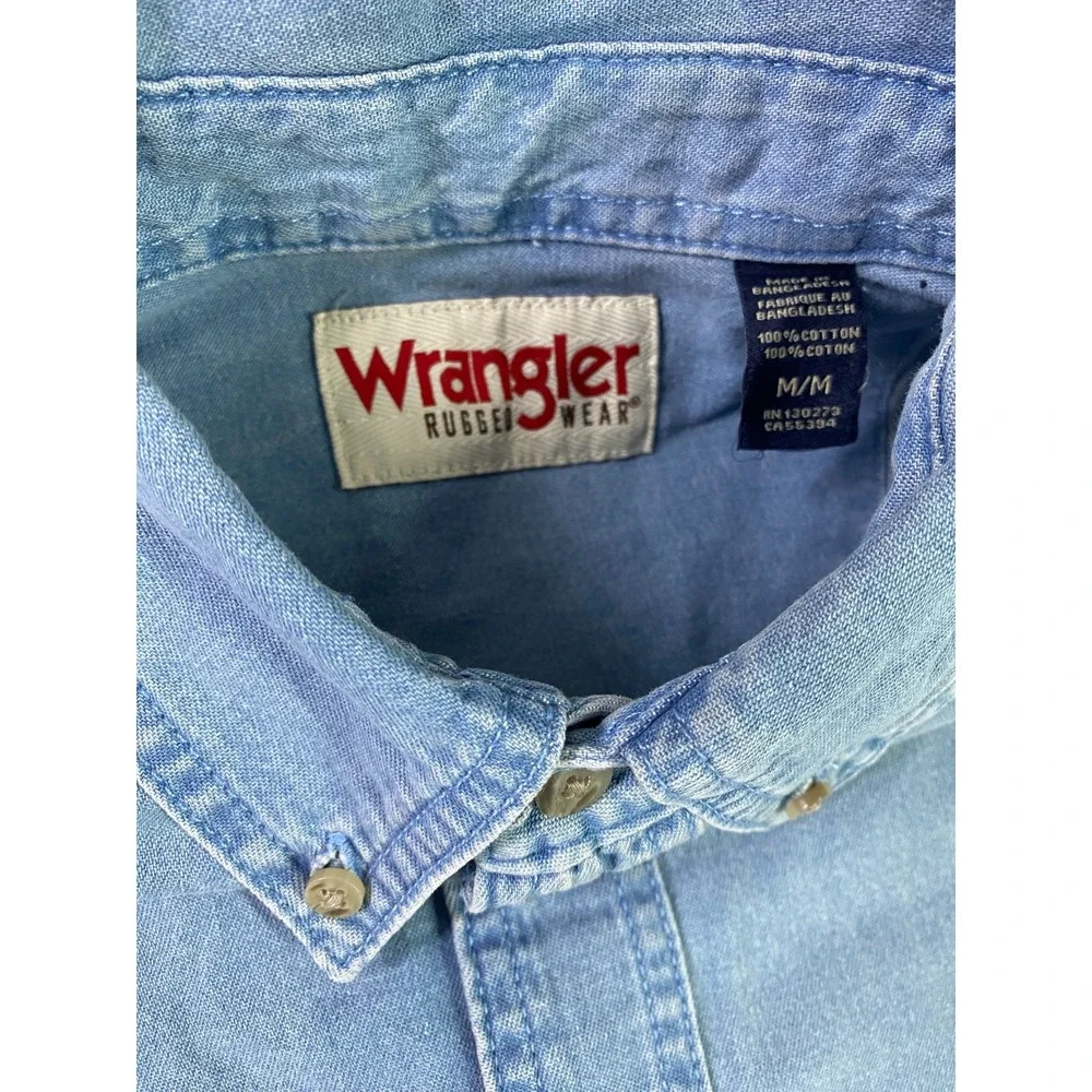 Wrangler Rugged Wear Button Down Men MED‎ Light Wash Blue 10RAL08DM Denim Shirt